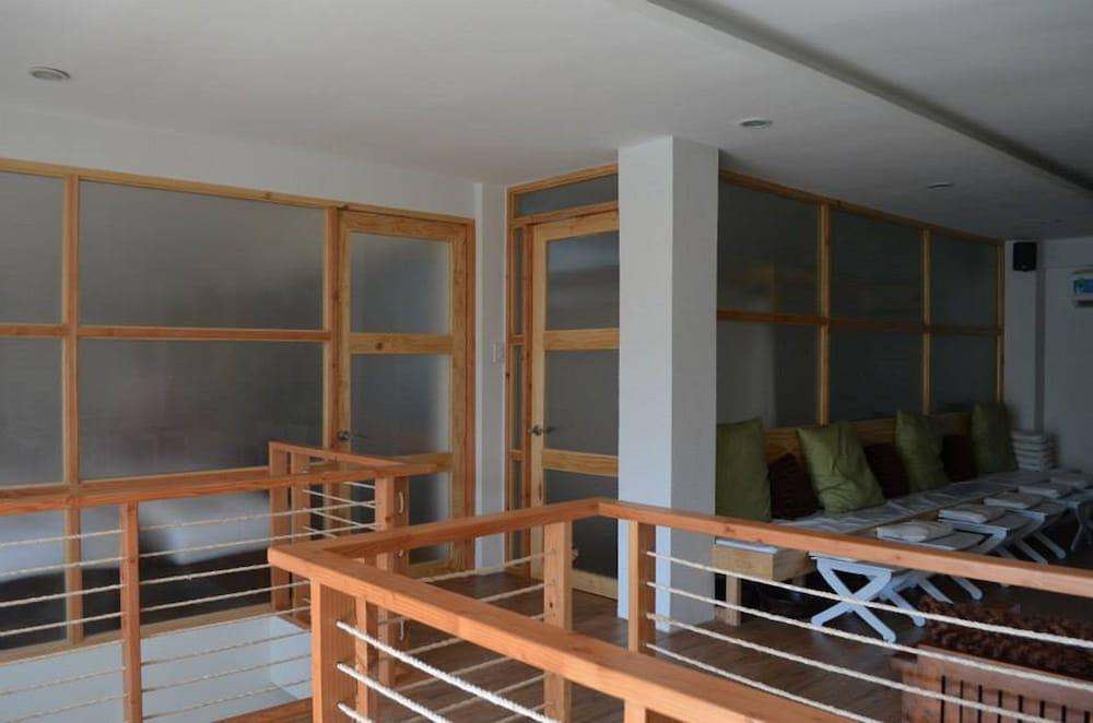 Taj Guesthouse,Boracay>>Balabag,3 star