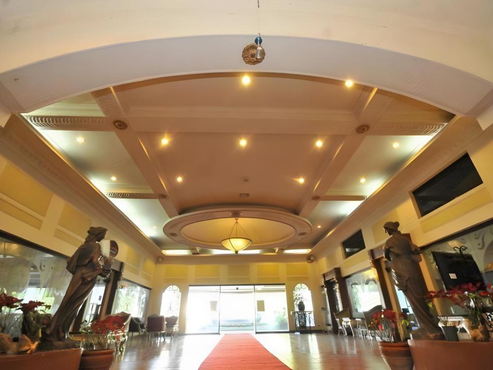 queen margarette hotel downtown