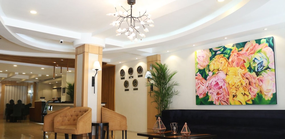 queen margarette hotel downtown