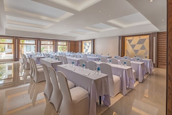henann crystal sands resort
