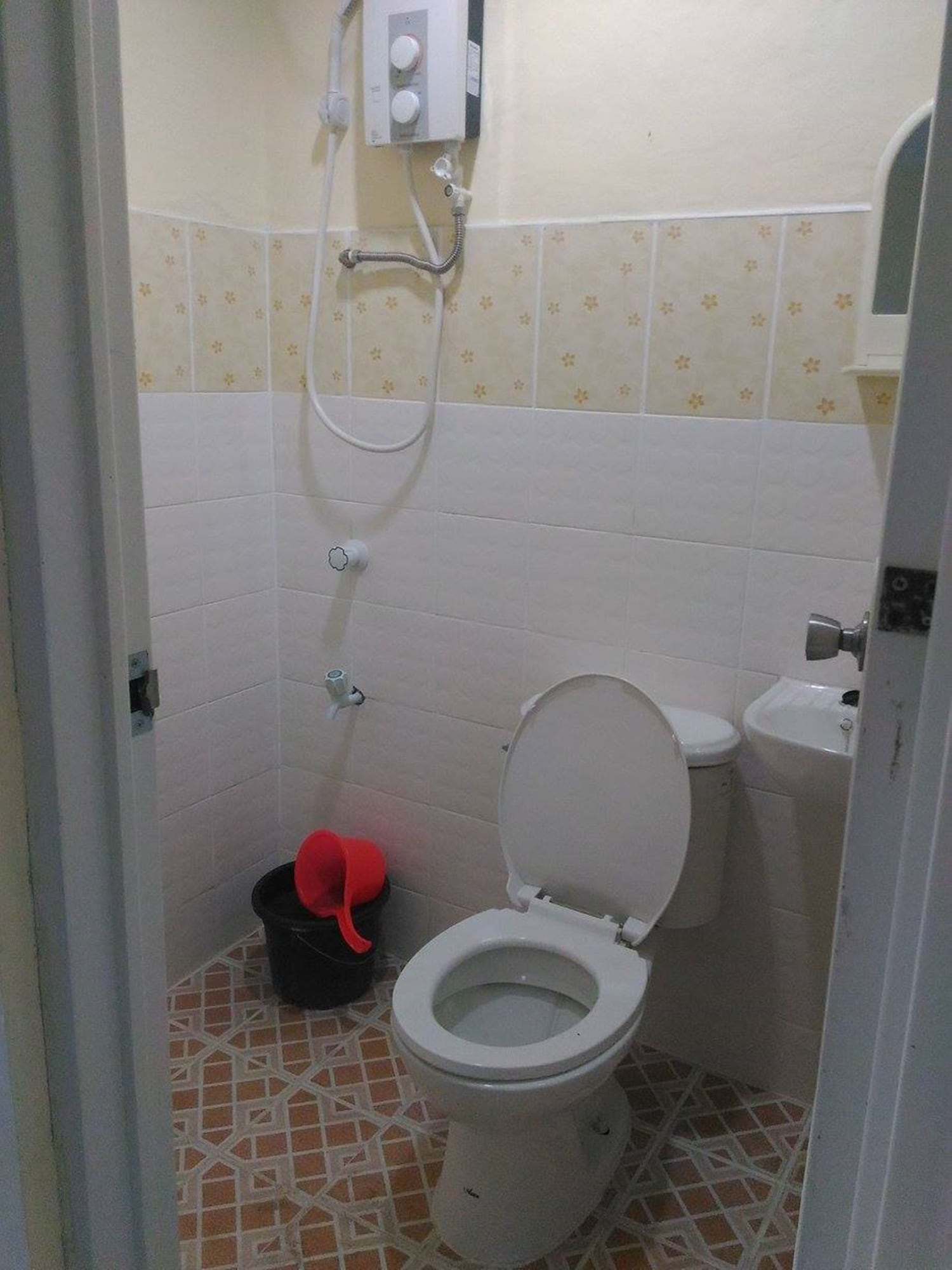 Hayward Travel Inn,Leyte>>Guindapunan,3 star