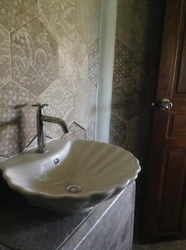 iris island eco resort