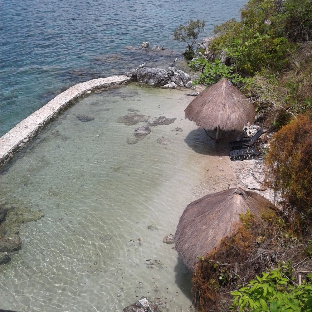 iris island eco resort