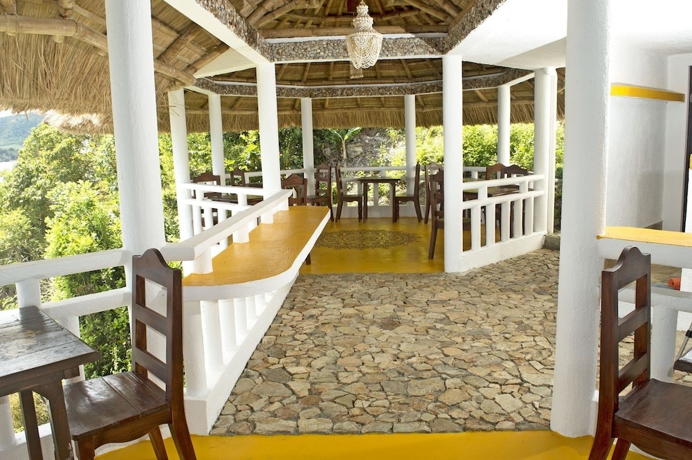 iris island eco resort