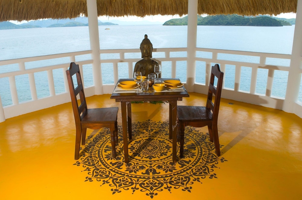 iris island eco resort