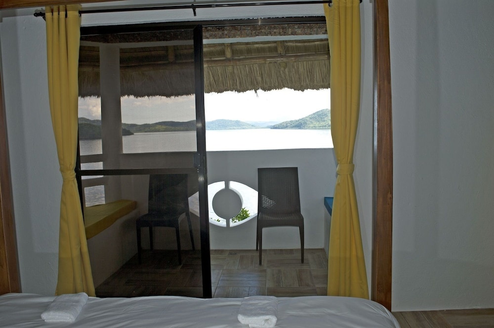 iris island eco resort