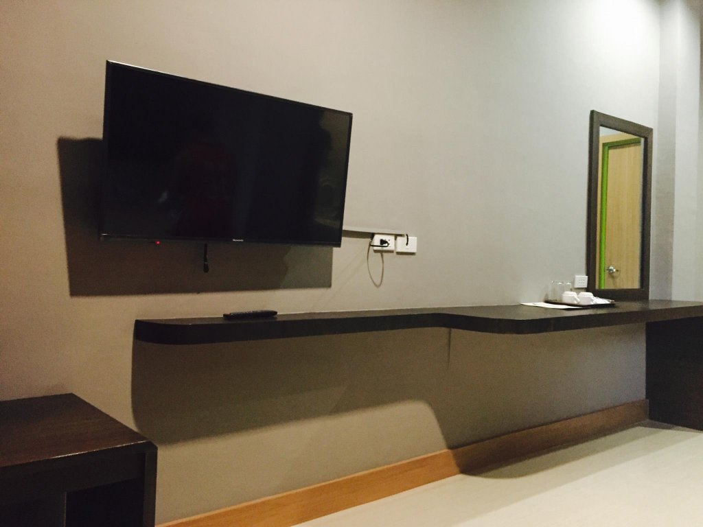 leux hotel alona panglao