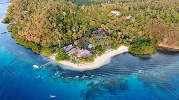 Fridays Puerto Galera,Mimaropa>>Maricaban Island,4 star
