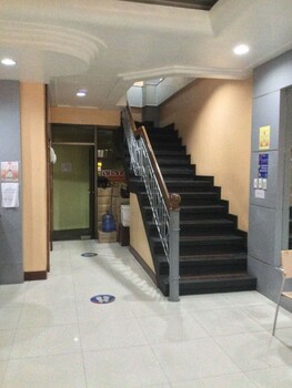 vista apartelle and restaurant