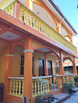 Queen Of Isle Restaurant And Cottages,Near White Beach,3 star