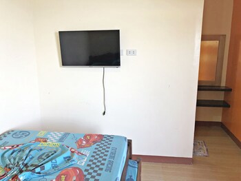 Queen Of Isle Restaurant And Cottages,Near White Beach,3 star