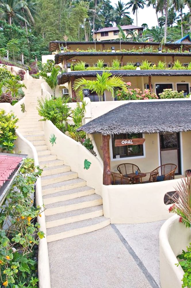 Oriental Sabang Hill Resort,Mindoro>>Maricaban Island,3 star