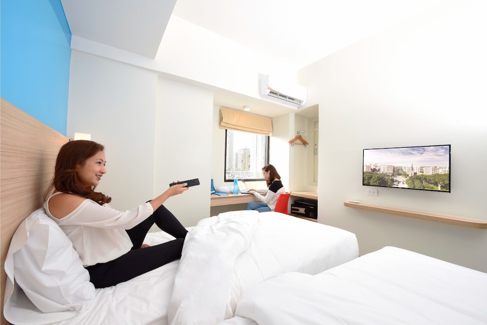 hop inn hotel aseana city