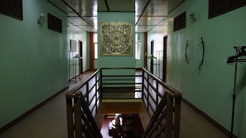 lolo oyong pension house