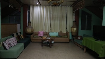 lolo oyong pension house