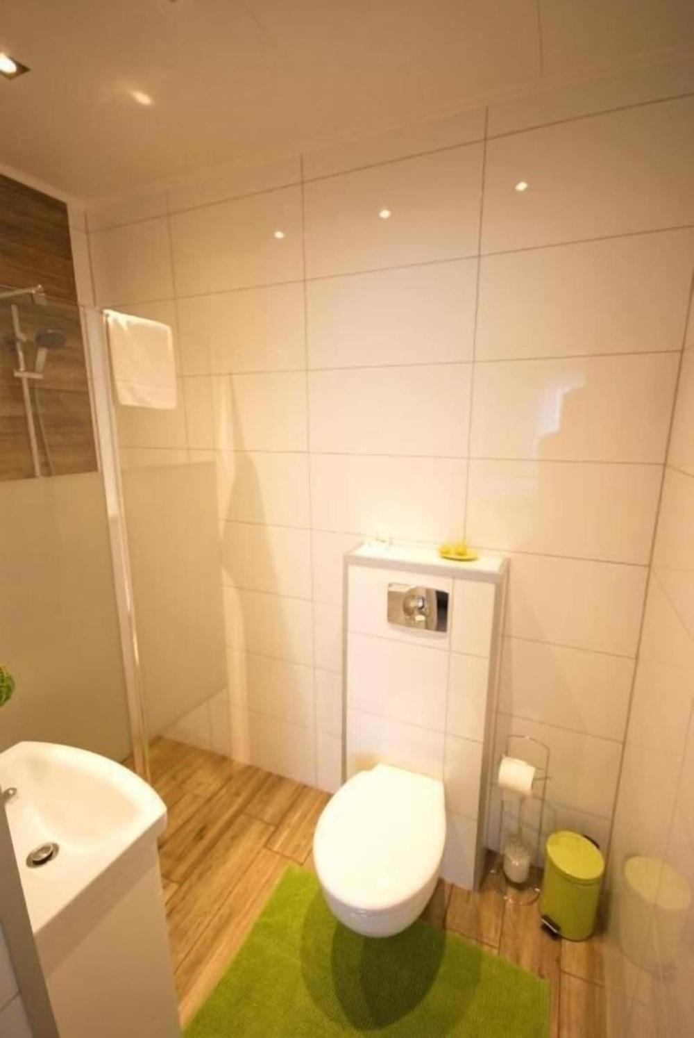 7th room guest house