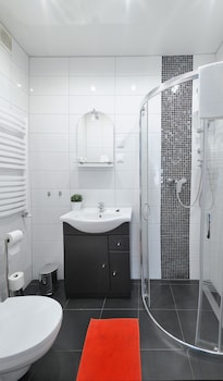 7th room guest house