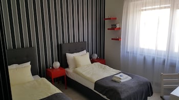 7th room guest house