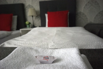 7th room guest house