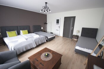 7th room guest house