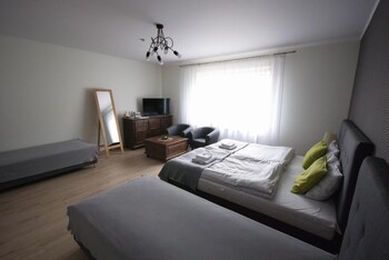 7th room guest house