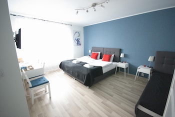 7th room guest house