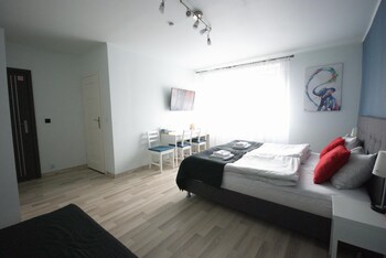 7th room guest house