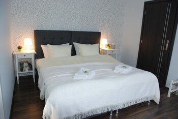 7th room guest house