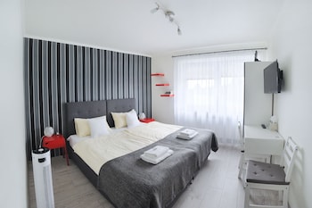 7th room guest house