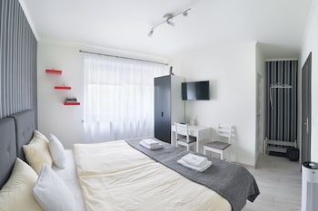 7th room guest house