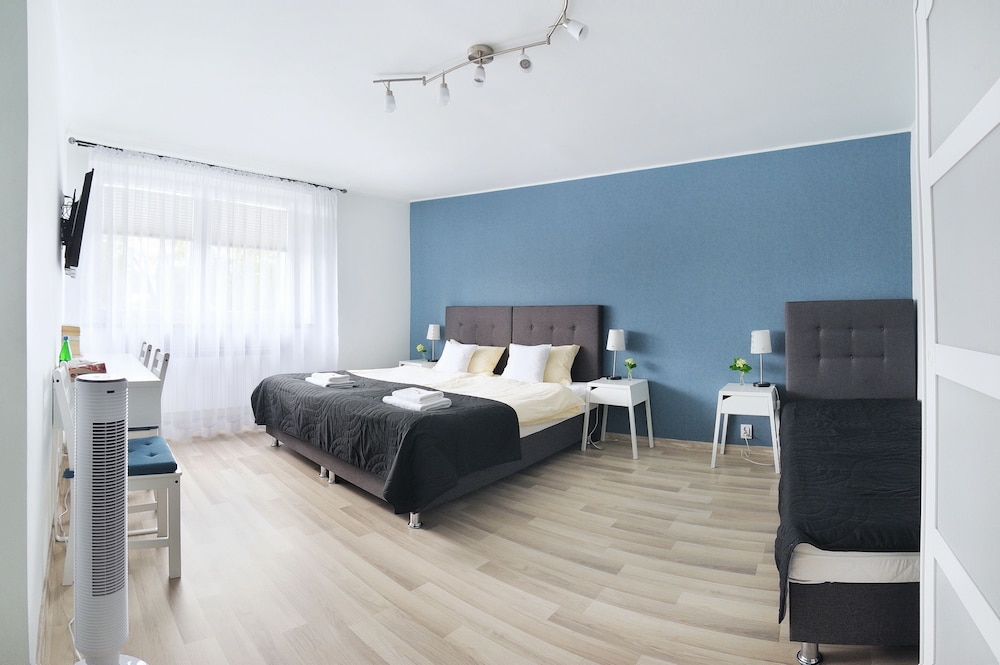 7th room guest house