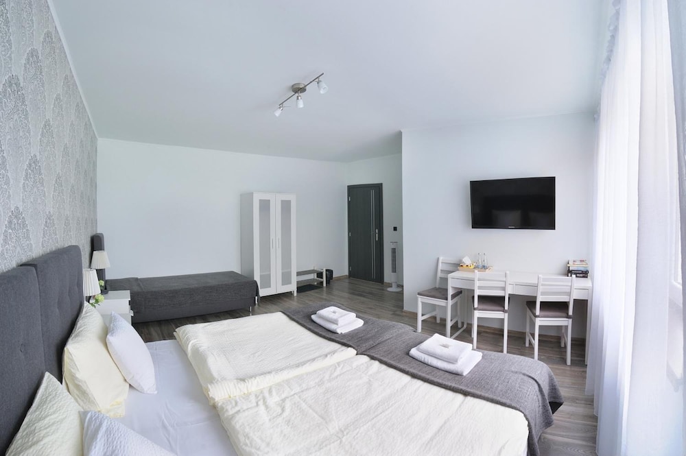 7th room guest house