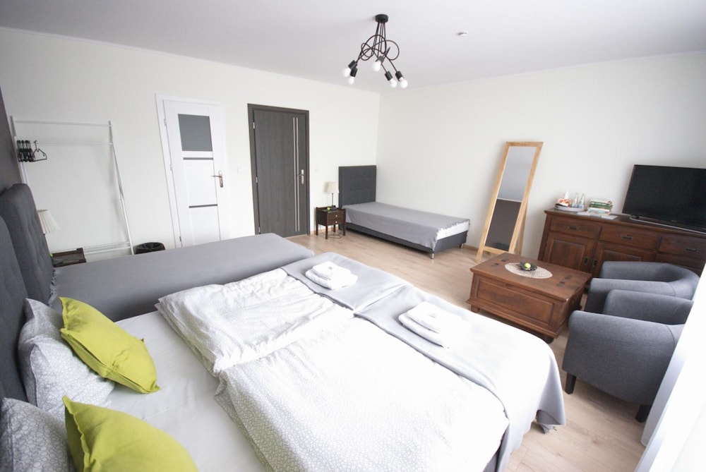 7th room guest house