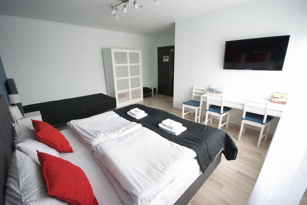 7th room guest house