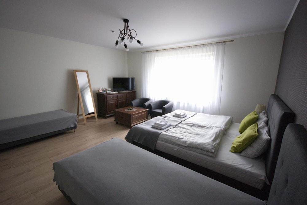 7th room guest house