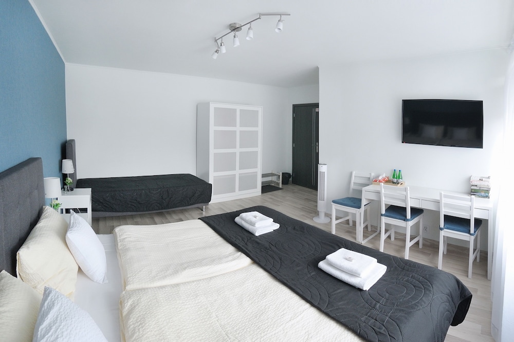 7th room guest house