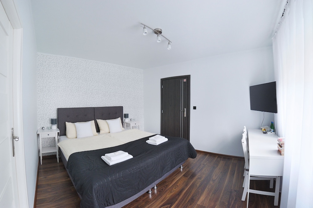 7th room guest house