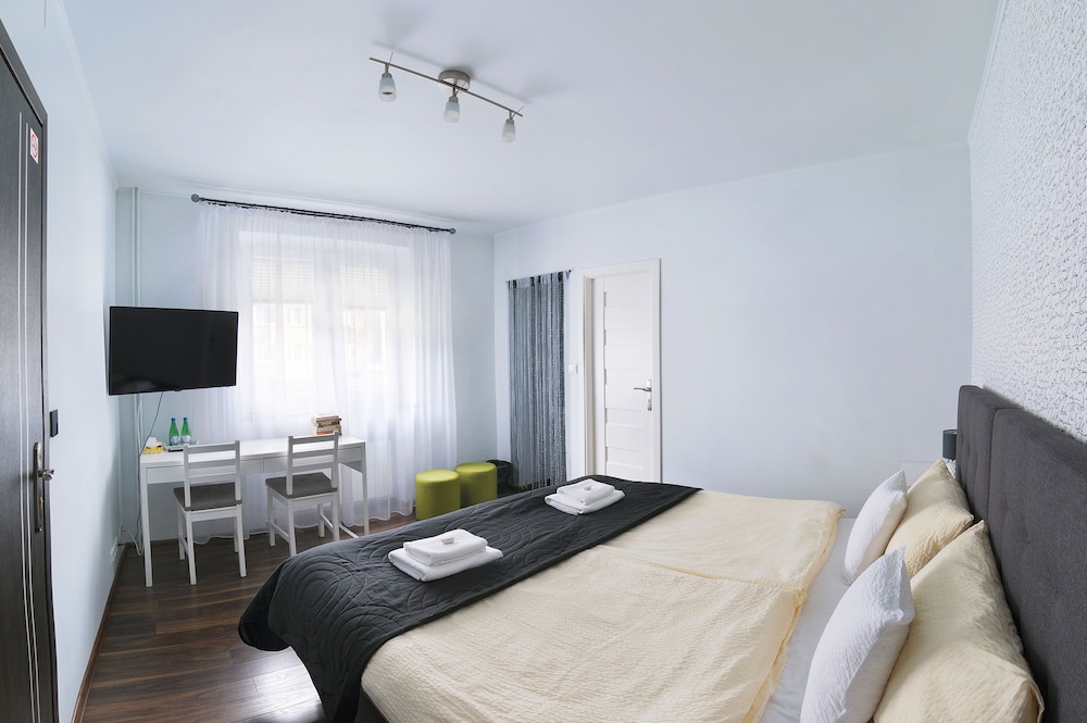 7th room guest house