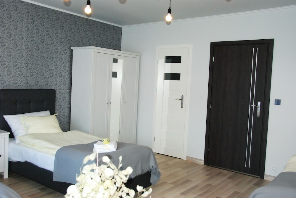 7th room guest house