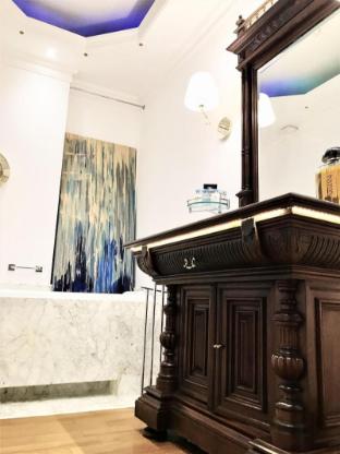 mondrian luxury suites and apartments old town market square
