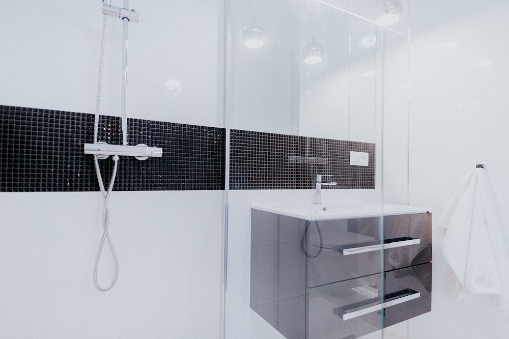 elite apartments marine suite