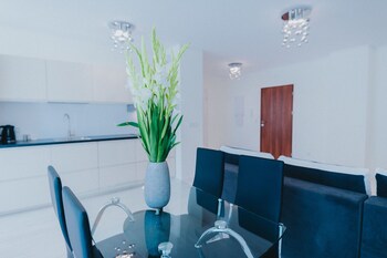 elite apartments marine suite