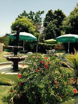 La Cayenna Hotel Et Restaurant,Croix-Des-Bouquets>>Carrefour,3 star