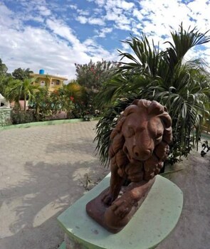 La Cayenna Hotel Et Restaurant,Croix-Des-Bouquets>>Carrefour,3 star