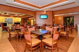 holiday inn express and suites bonifay by ihg