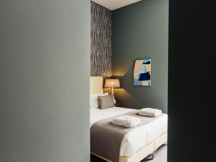 dear lisbon gallery house