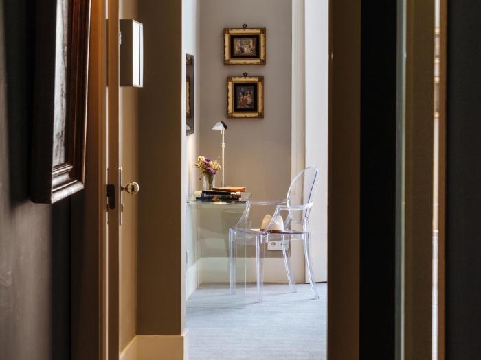 dear lisbon gallery house