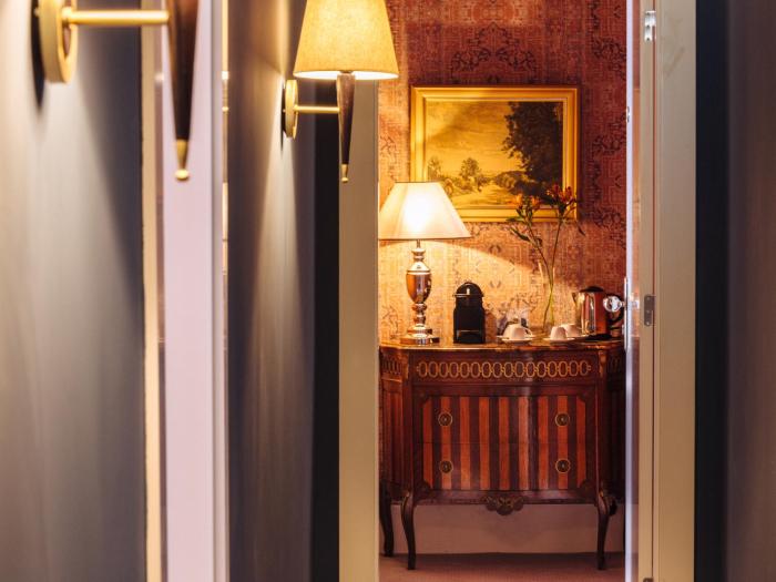 dear lisbon gallery house