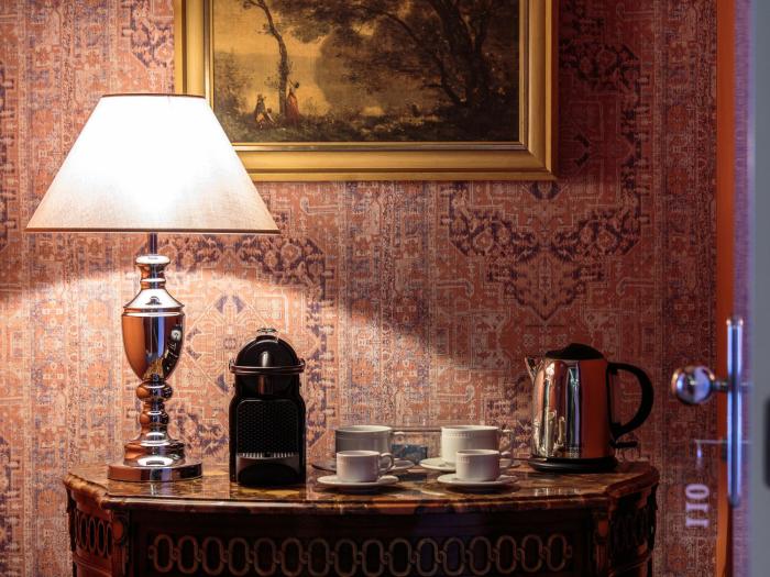 dear lisbon gallery house