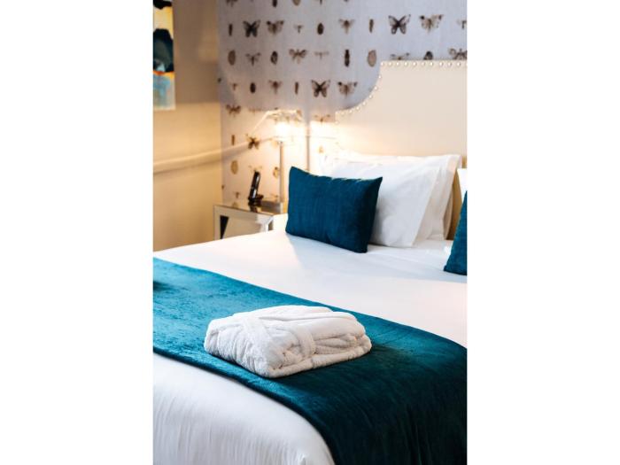 dear lisbon gallery house